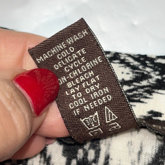 BIT and BRIDLE XL Shirt BLACK WHITE GEOMETRIC PEASANT BLOUSE Rayon Buttons FLOWY - Picture 3 of 12